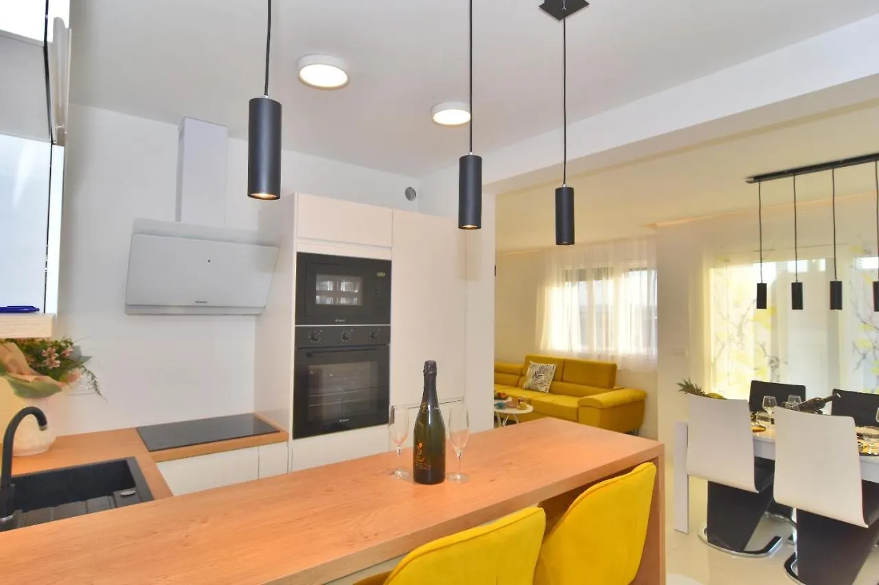 Apartment Bruno - Luxury Penthouse With Jacuzzi Zadar